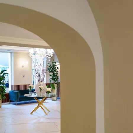 Hotel Natia 4*