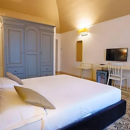 Natia Hotel