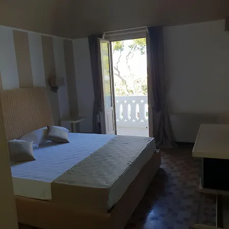 Natia 4* Mottola