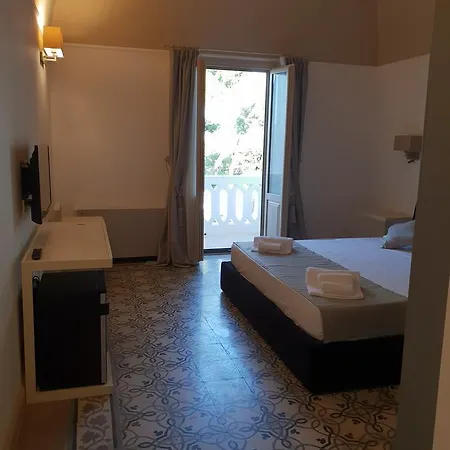 Natia Hotel Mottola